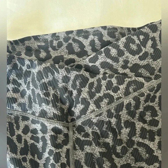 NWOT - Cheetah Biker Shorts - M - Picture 3 of 6